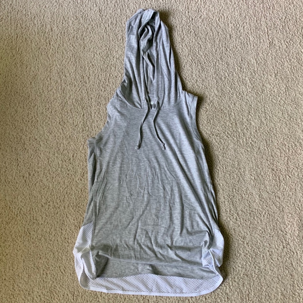 Sleeveless workout shirt